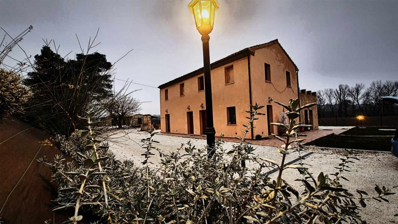 Casa Montefiore 13 Girasoli Lt Nella Tranquilla Campagna Marchigiana Ancona Exteriör bild