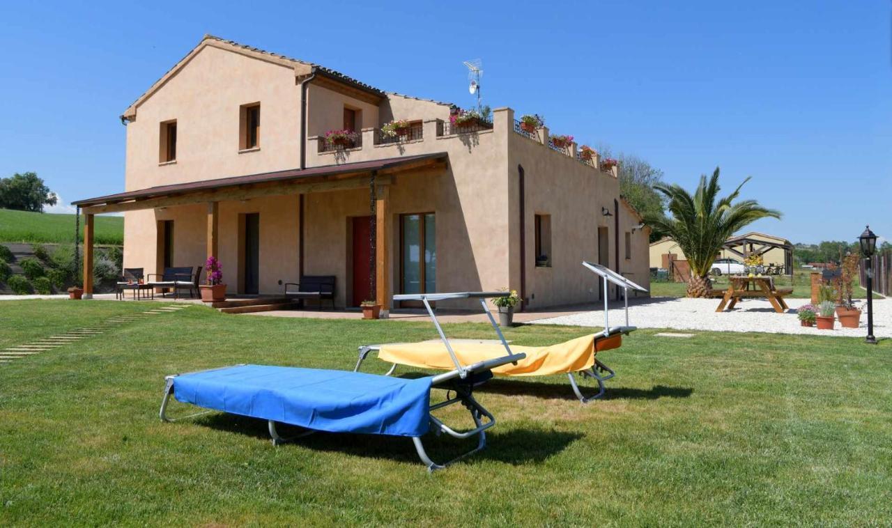 Casa Montefiore 13 Girasoli Lt Nella Tranquilla Campagna Marchigiana Ancona Exteriör bild