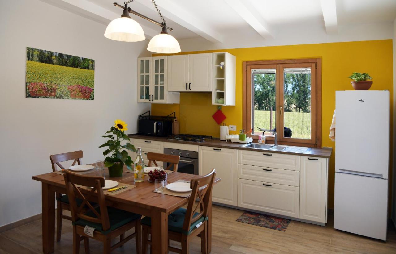 Casa Montefiore 13 Girasoli Lt Nella Tranquilla Campagna Marchigiana Ancona Exteriör bild
