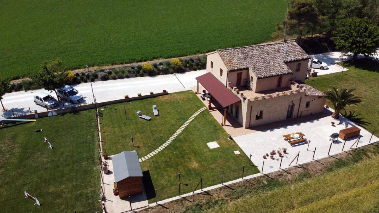 Casa Montefiore 13 Girasoli Lt Nella Tranquilla Campagna Marchigiana Ancona Exteriör bild