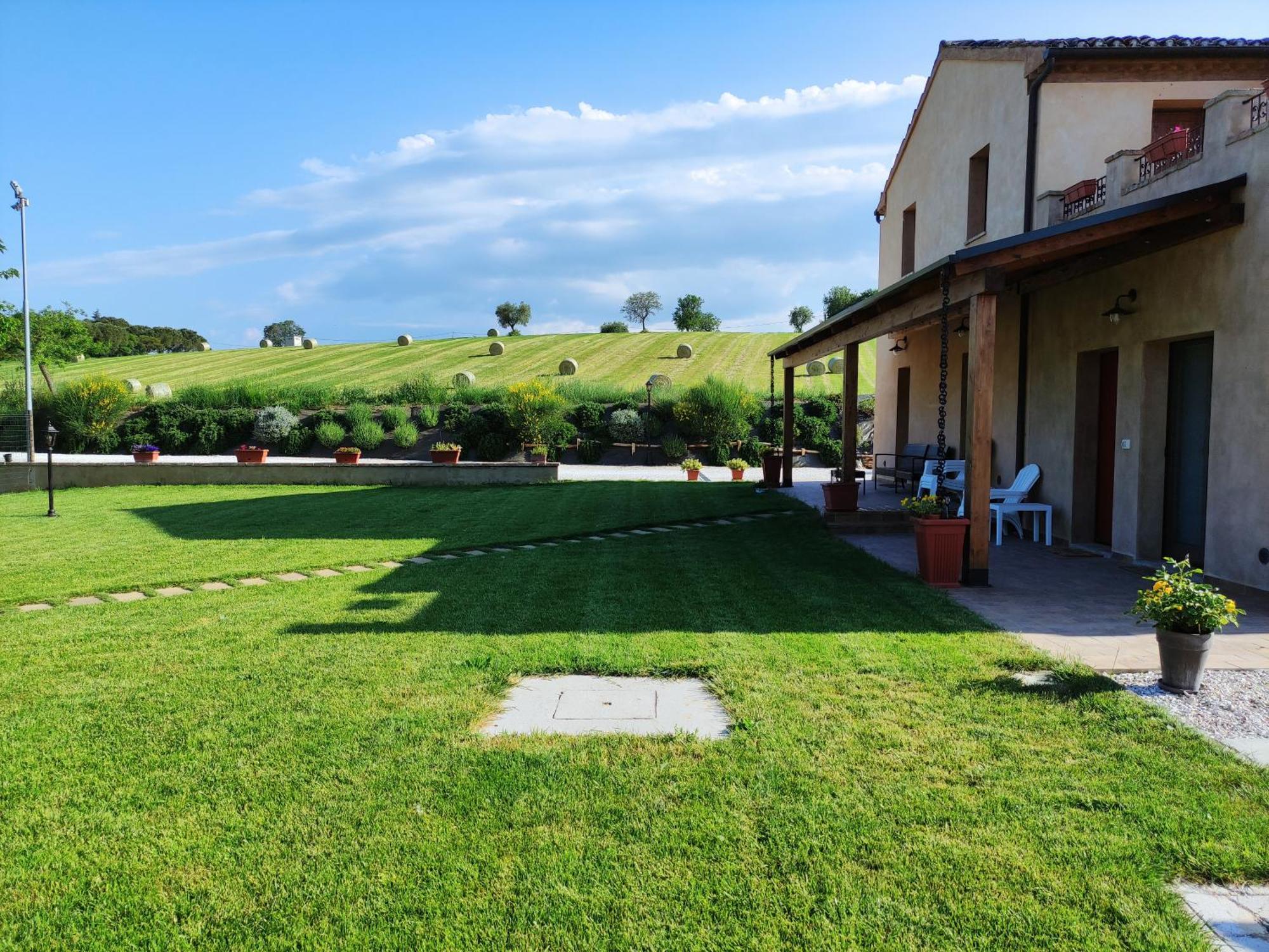 Casa Montefiore 13 Girasoli Lt Nella Tranquilla Campagna Marchigiana Ancona Exteriör bild